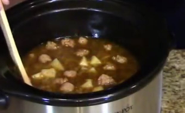 Slow Cooker Sausage Soup With Potatoes and Another Very Healthy Vegetable cook for 4 to 6 hours