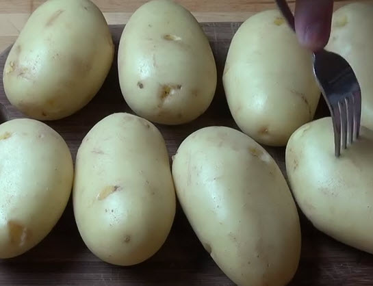 Crock-Pot Baked Potatoes use a fork