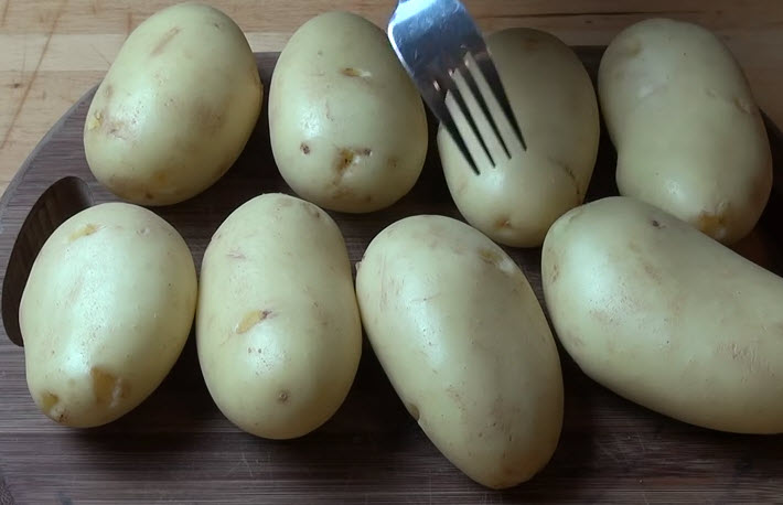 Crock-Pot Baked Potatoes wash them and remove stains