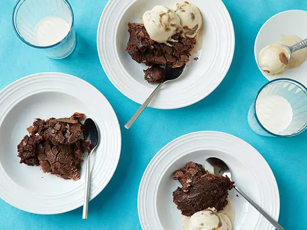 Slow-Cooker Gooey Brownie Cake