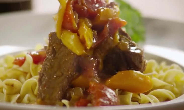 Slow cooker pepper steak add the sauce on the top