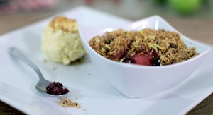 Slow Cooker Apple & Berry Crumble