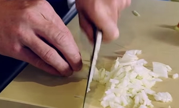 how-to-fine-chop-an-onion1
