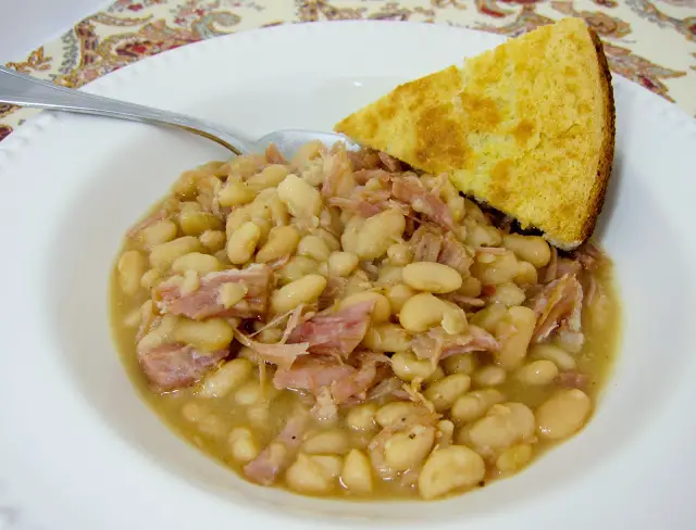 Slow Cooker White Beans and Ham