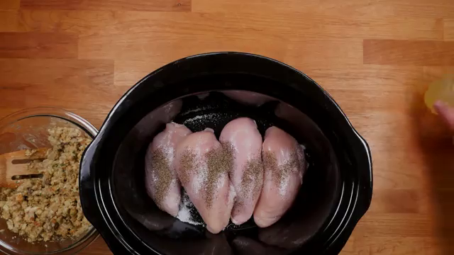 4 Ingredients Slow Cooker Chicken & Stuffing3