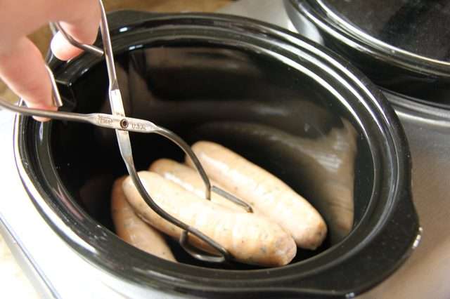 How to cook sausages in a slow cooker03