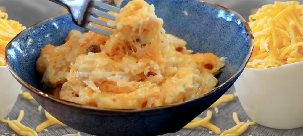 Slow Cooker Cheesy Potatoes are so good