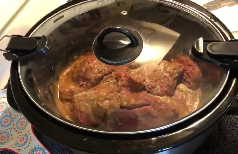 Slow Cooker Cubed Steak add the cover and cook