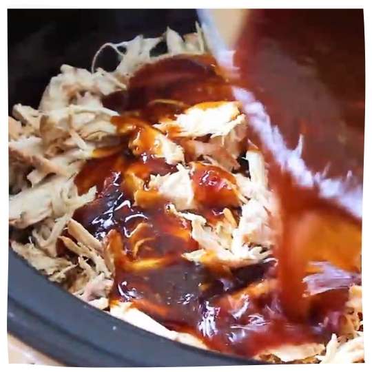Refill the slow cooker with chicken and sauce